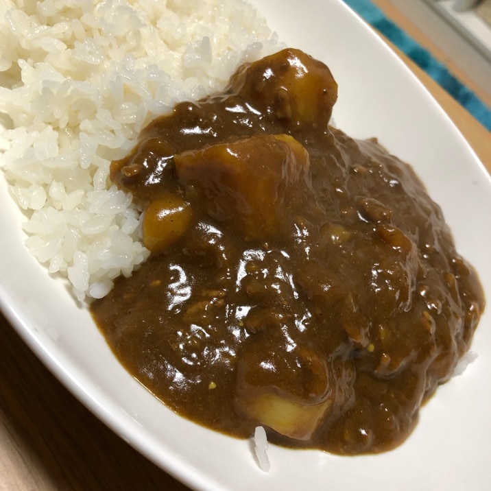 赤ワインとりんご入れるカレー